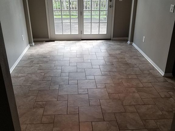 3rd image of 3709 Hillsdale Dr