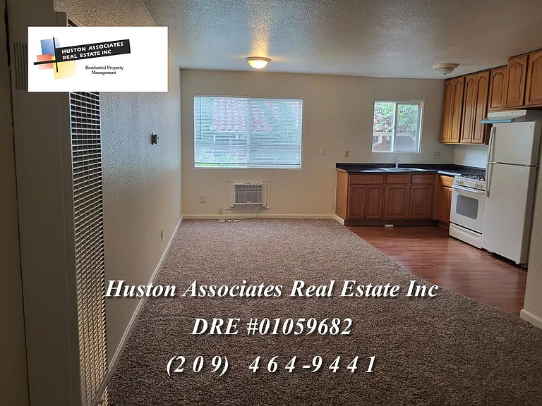 404 W Oak St #2 — Photo 3