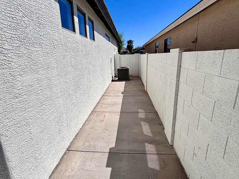 5606 W Saint Anne Ave — Photo 36