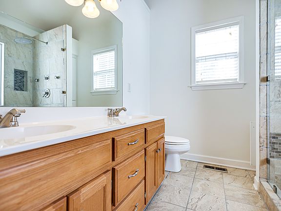 5th image of 1105 McDonough Cir