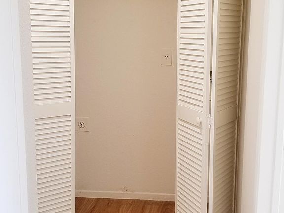 4th image of 1302 E Broadway St APT 613