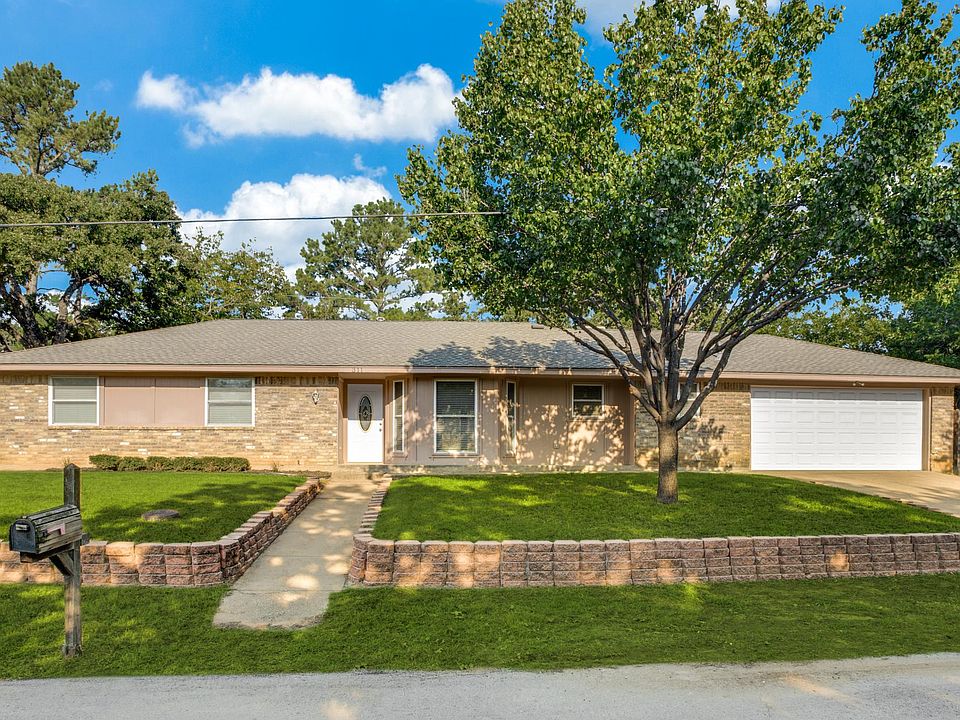 Front of house featuring double car garage!