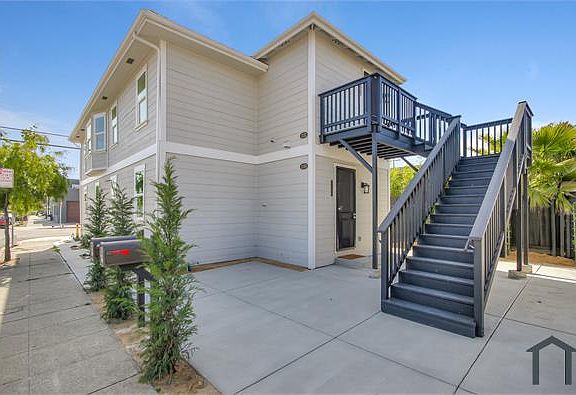 3rd image of 1100 28th St