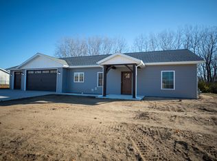 687 Freedom St, Argos, IN 46501