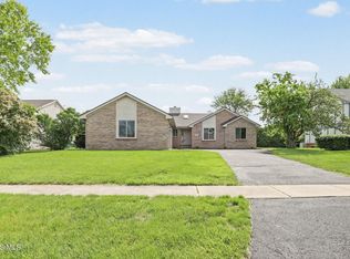 1705 Henthorne Dr, Maumee, OH 43537