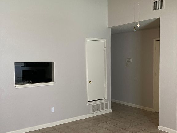 4th image of 209 Cutting Horse Ln
