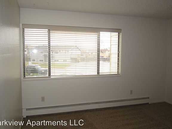 3rd image of 4400 Parkview Dr APT 210