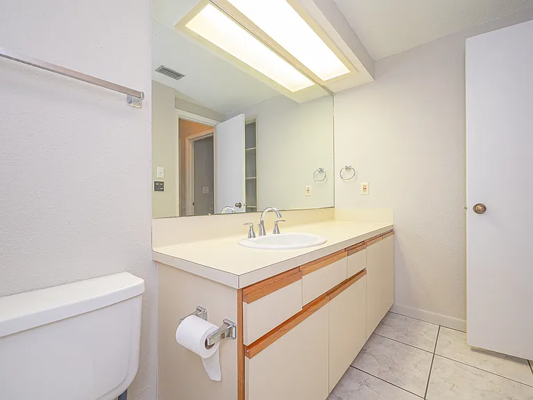210 Oak Bay St #403 — Photo 13