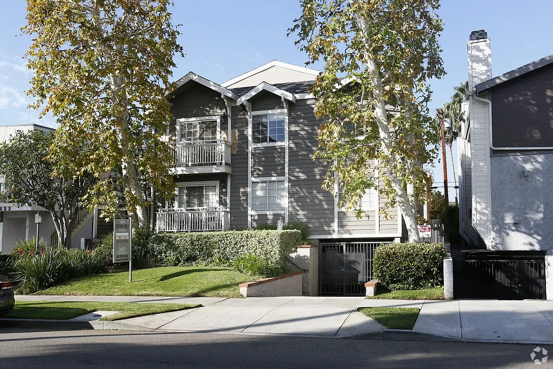 1 bed, 1.0 bath, $2,995 — Photo 1