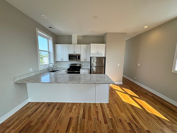 3rd image of 1626 N Spaulding Ave Unit 2
