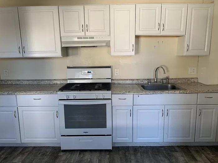 2 bed, 1.0 bath, $2,250 — Photo 2