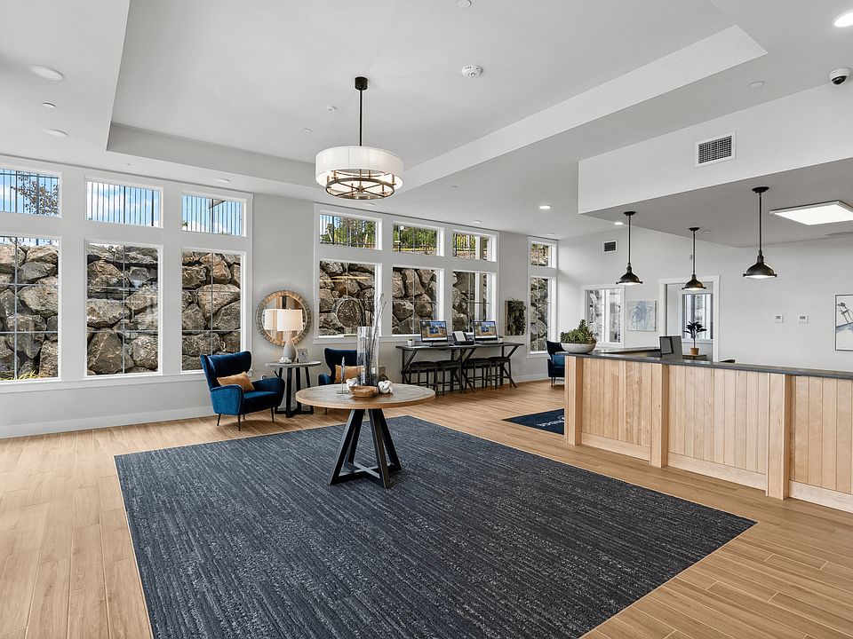 Leasing Office + Business Center