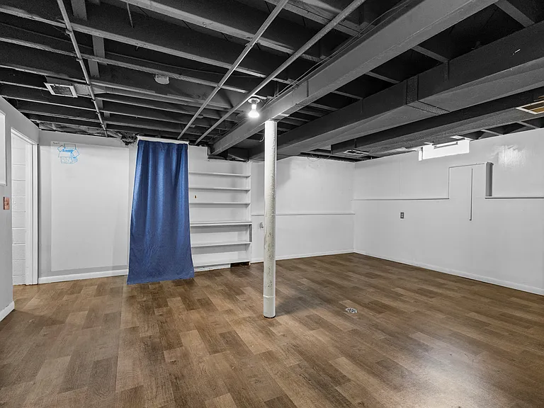 21328 Audette St — Photo 31