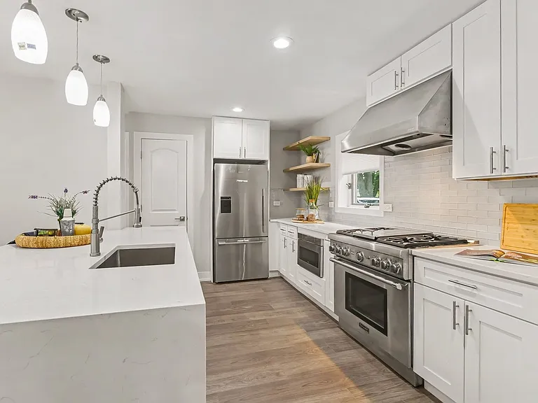 538 N Broadway Ave — Photo 8