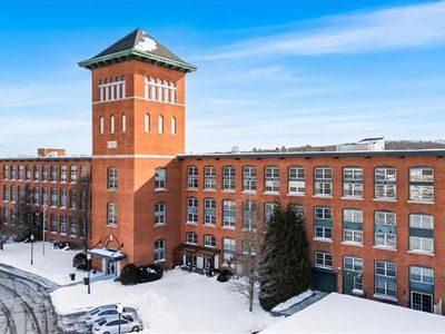 1 Tupperware Dr Unit 241, North Smithfield, RI, 02896