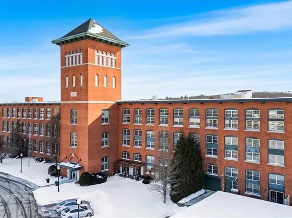 1 Tupperware Dr Unit 241, North Smithfield, RI 02896