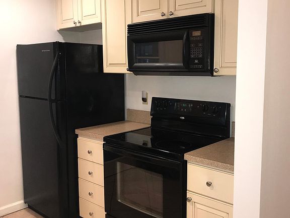 3rd image of 710 Mayfair Cir