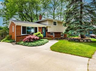 2637 Patricia Ct, Ann Arbor, MI 48103