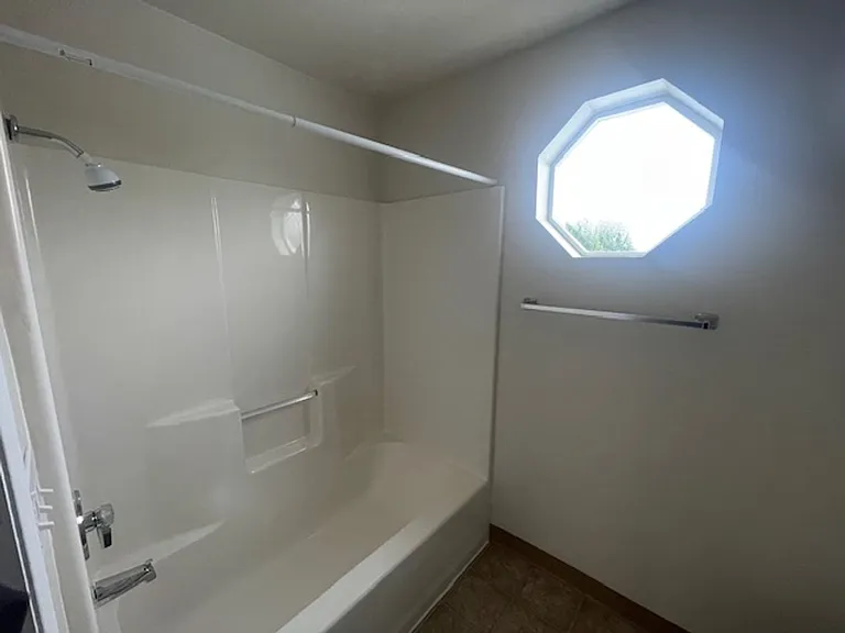 167-Triple Crown Apts — Photo 11