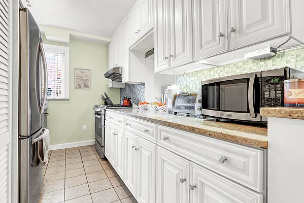 Rented by Halvatzis Realty | media 1