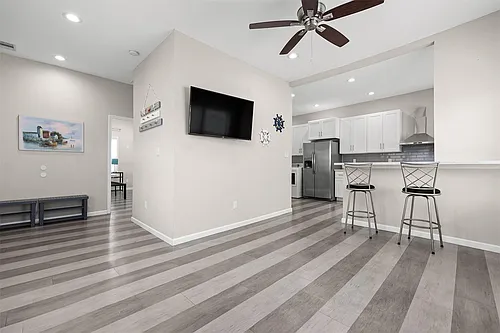 1028 Avenue K #1 Photo 1