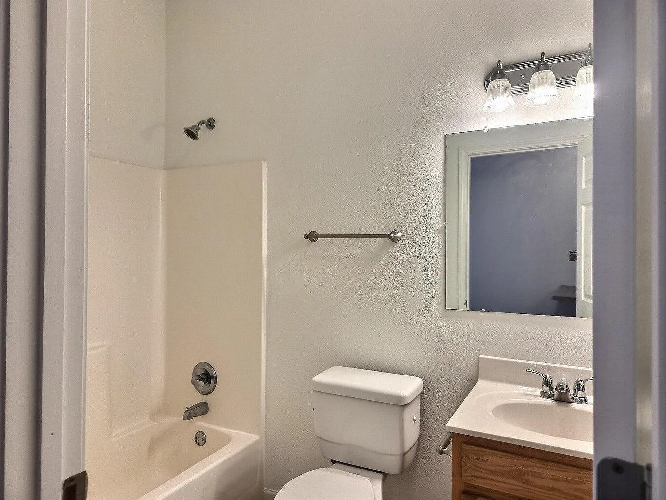 2 bed, 2.0 bath, $825 — Photo 2