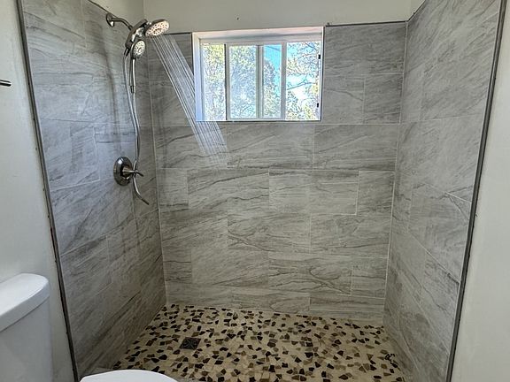 4th image of 985 White Mountain Dr
