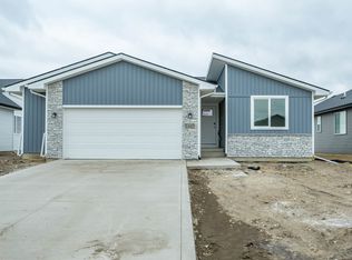 1445 Locust St, Waukee, IA 50263