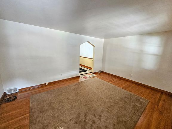 4th image of 2709 Brentwood Ave