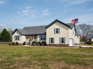 813 Puddin Ridge Rd, Moyock, NC 27958