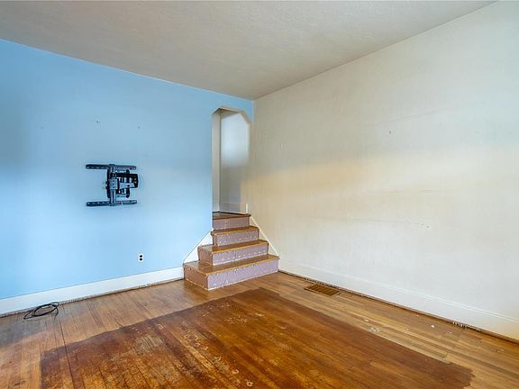 4th image of 3137 Tamm Ave