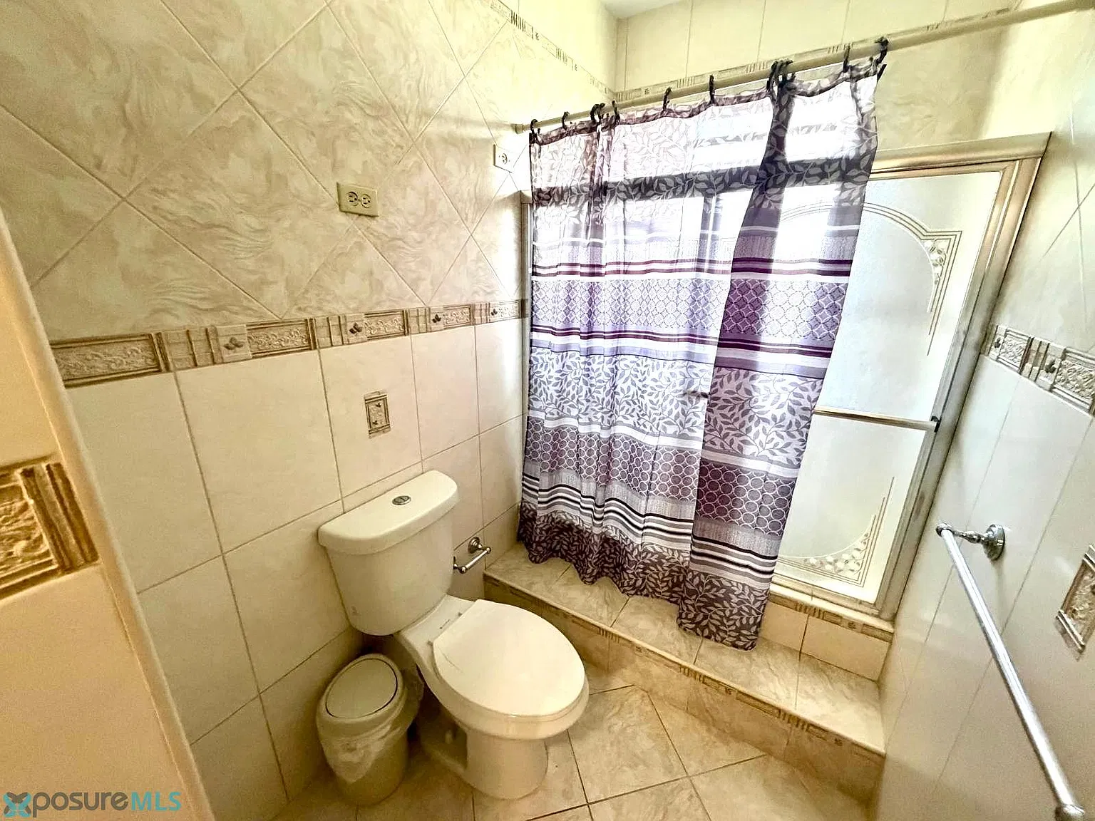 3 bed, 2.0 bath, 1300 sqft, $1,100 — Photo 4