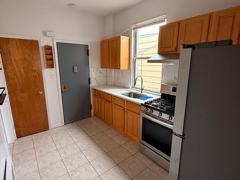 32-29 46th St #2F — Photo 3