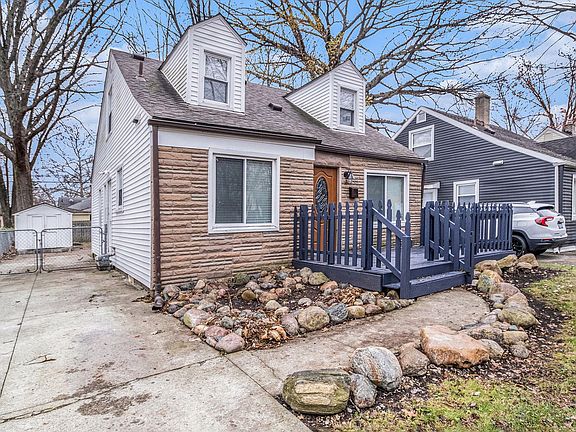 2nd image of 24350 Parklawn St