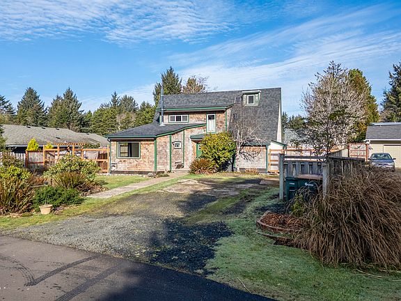 2nd image of 608 NW Estate Dr