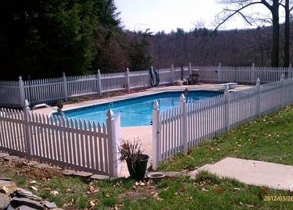 In-ground swimming pool