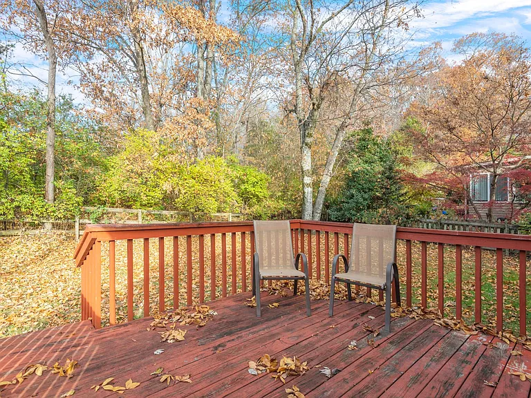 1560 Pheasants Glen Dr — Photo 31