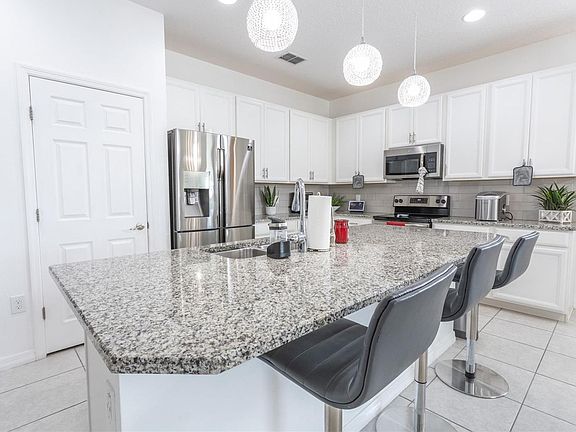 5th image of 2125 Crofton Ave