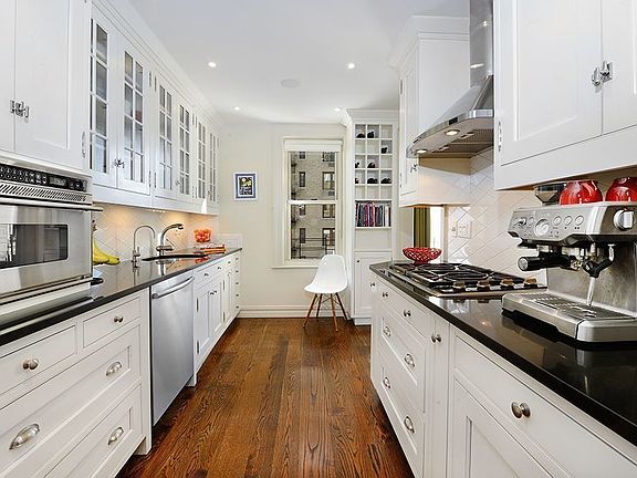 3rd image of 20 W 77th St #10A
