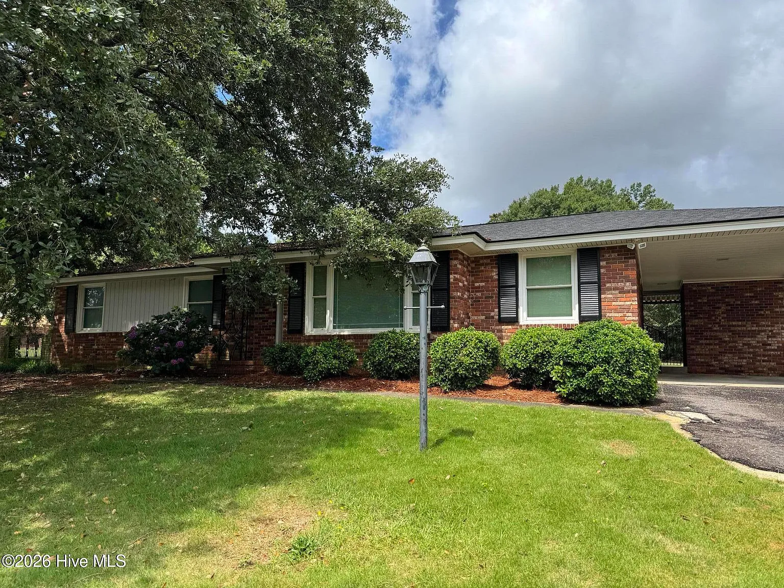 3 bed, 2.0 bath, 1635 sqft, $1,795 — Photo 1