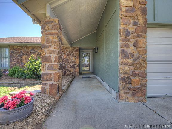 2nd image of 506 W Trinidad Dr