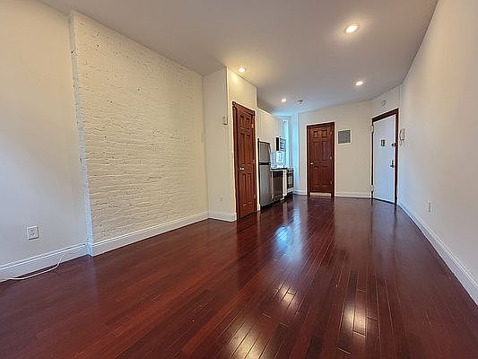 2nd image of 26 7th Ave S #3CC