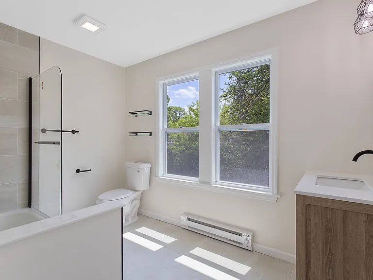 122 Alice Ave — Photo 10