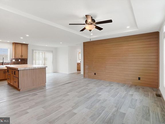 4th image of 170 Timber Crest Dr