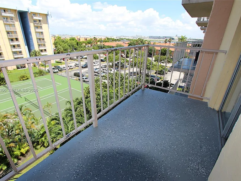 4550 NW 9th St #611E — Photo 11