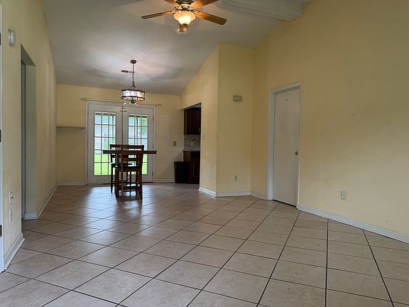 2nd image of 403 Meadowbrook Dr