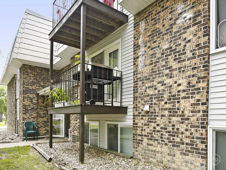 Desoto Apartments — Photo 2