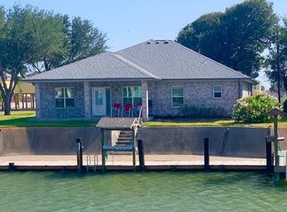 124 Palm Dr, Rockport, TX 78382