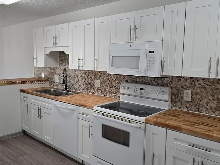 2050 Oleander Blvd #9-206 — Photo 6