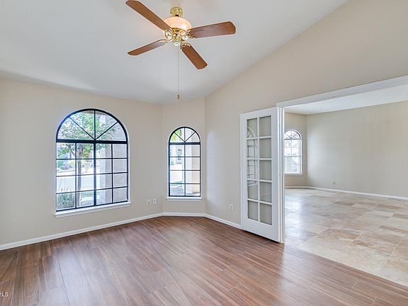 5th image of 1038 W Iris Dr